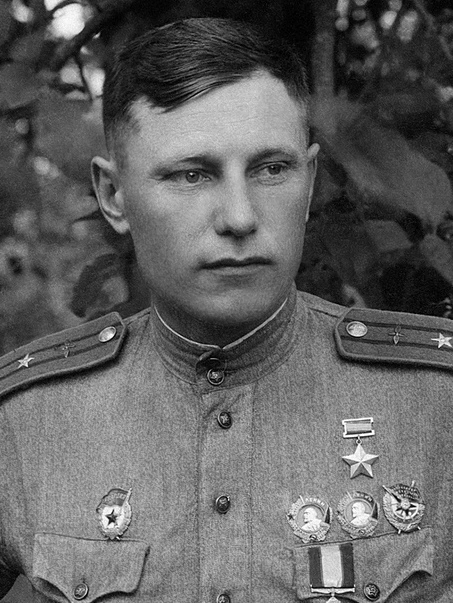 Александр Покрышкин — архивная фотография.