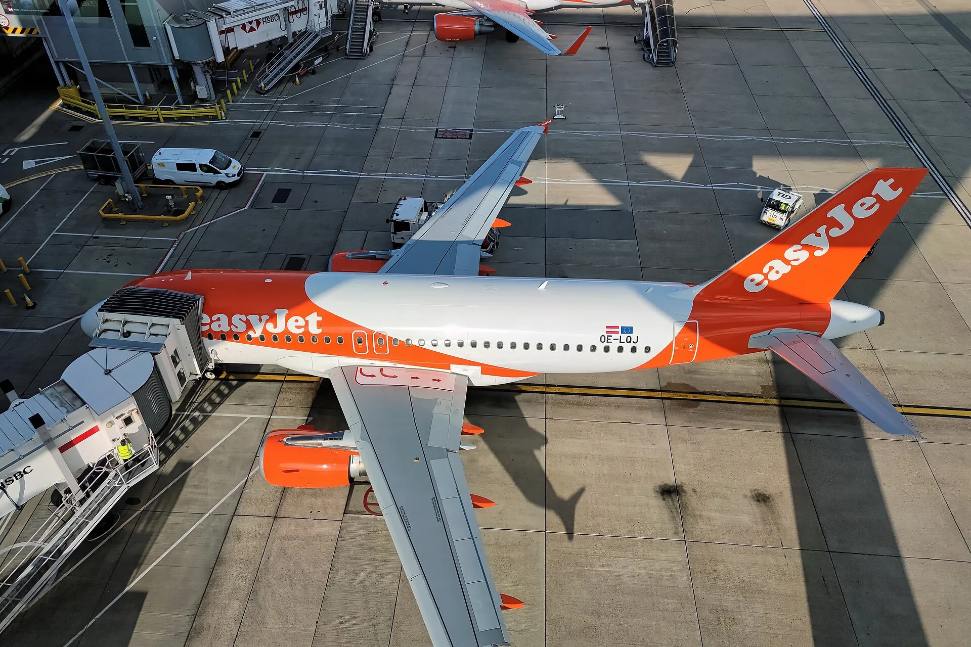 Пассажирский самолёт — иллюстрация к материалу Airbus A319