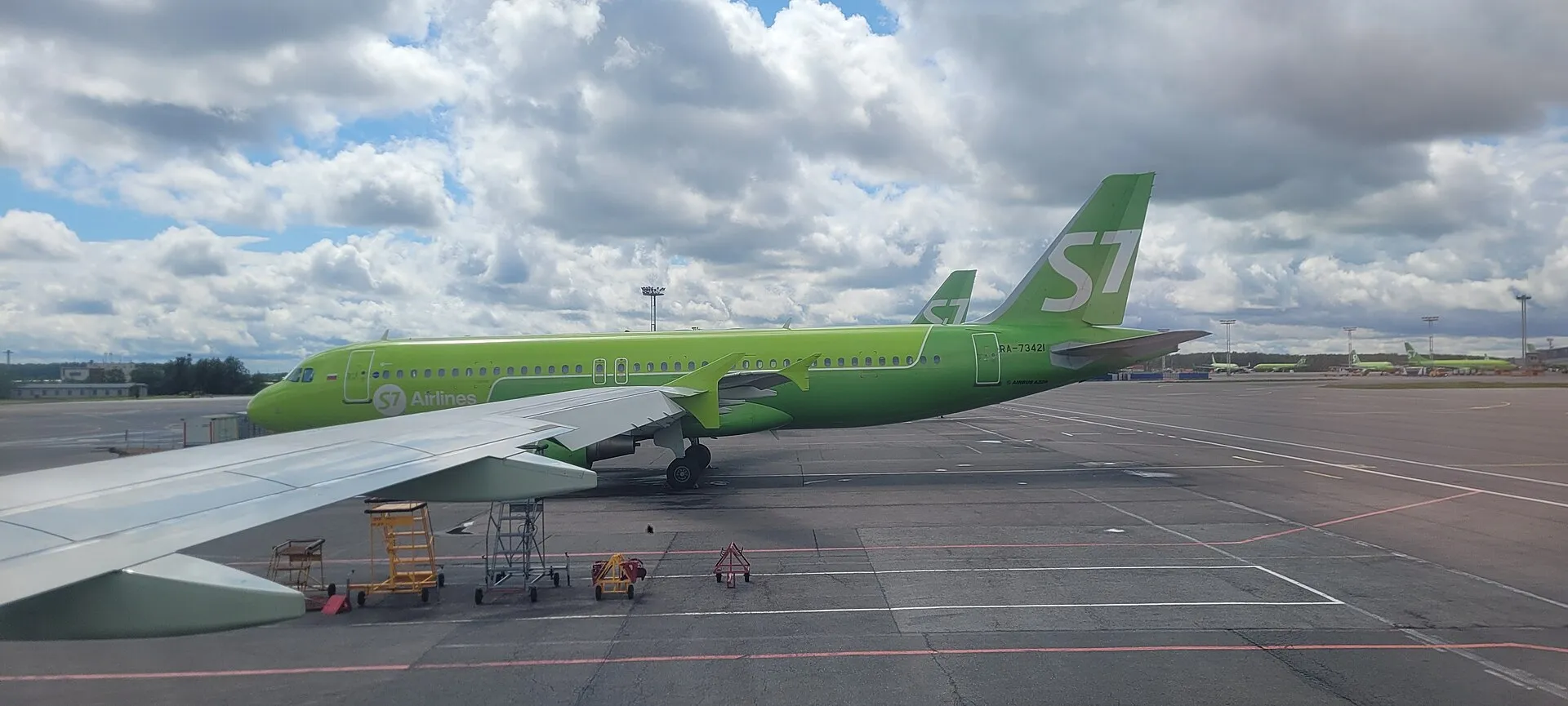 Пассажирский самолёт — иллюстрация к материалу Airbus A320