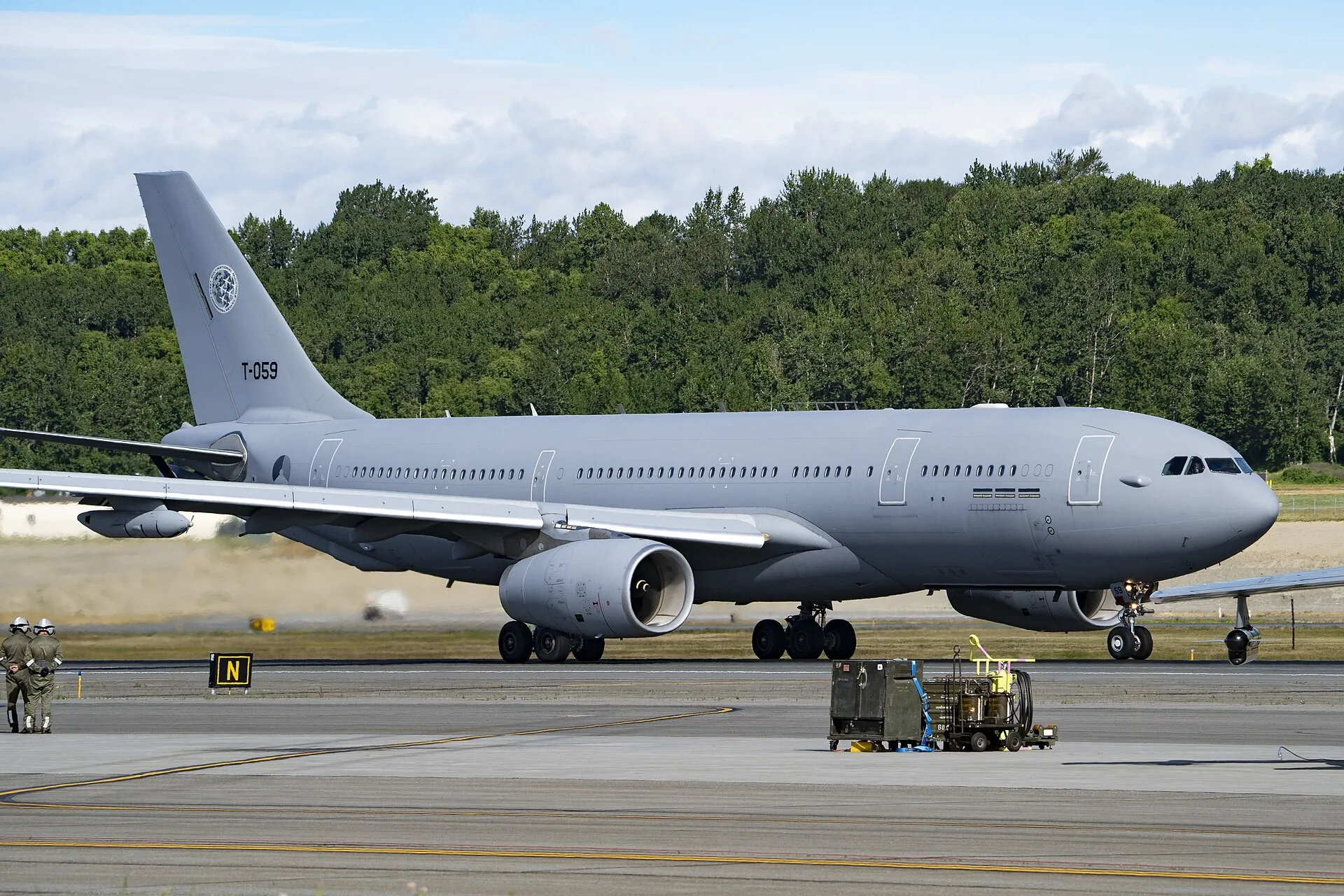 Пассажирский самолёт — иллюстрация к материалу Airbus A330