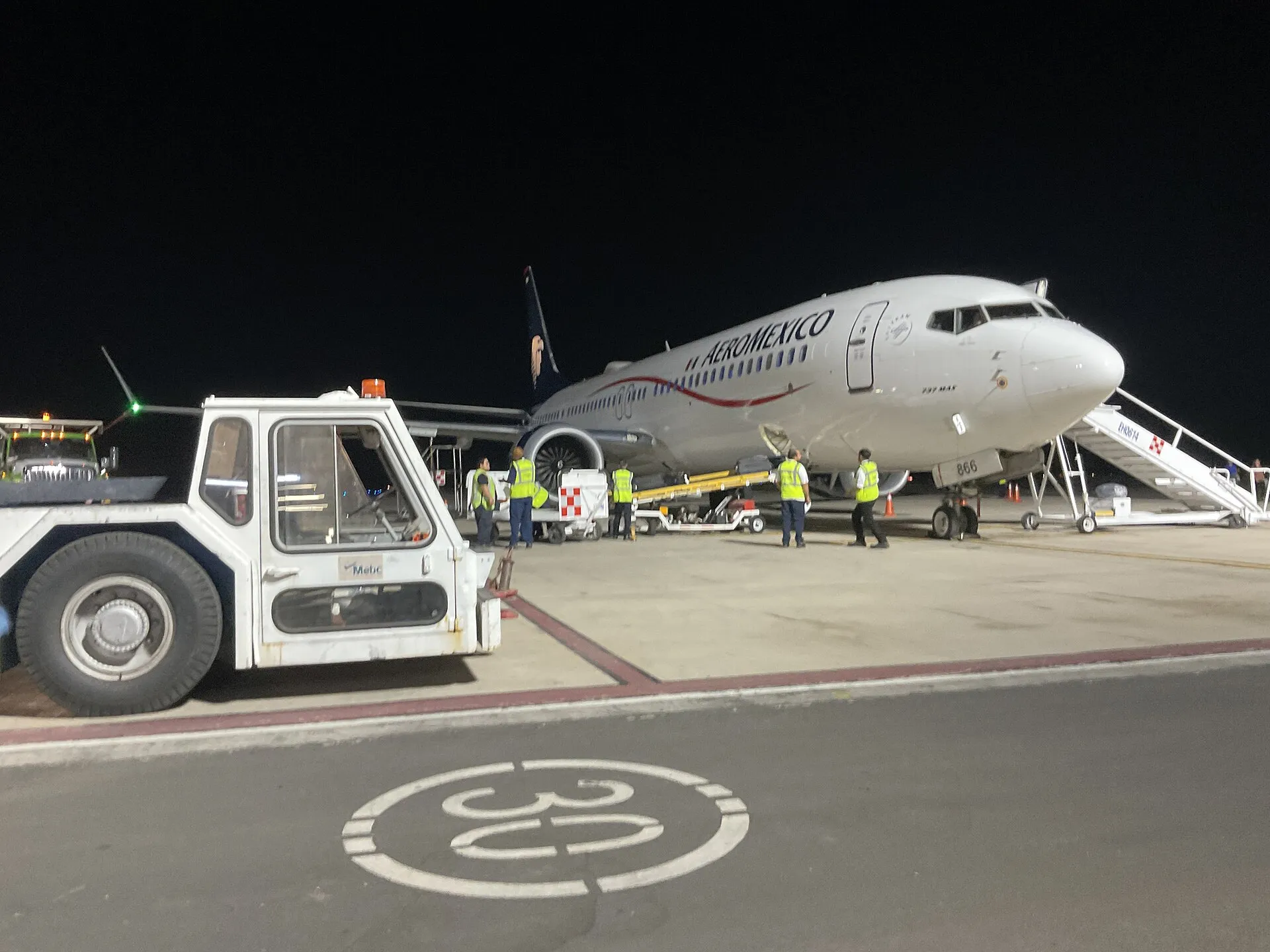 Пассажирский самолёт — иллюстрация к материалу Boeing 737