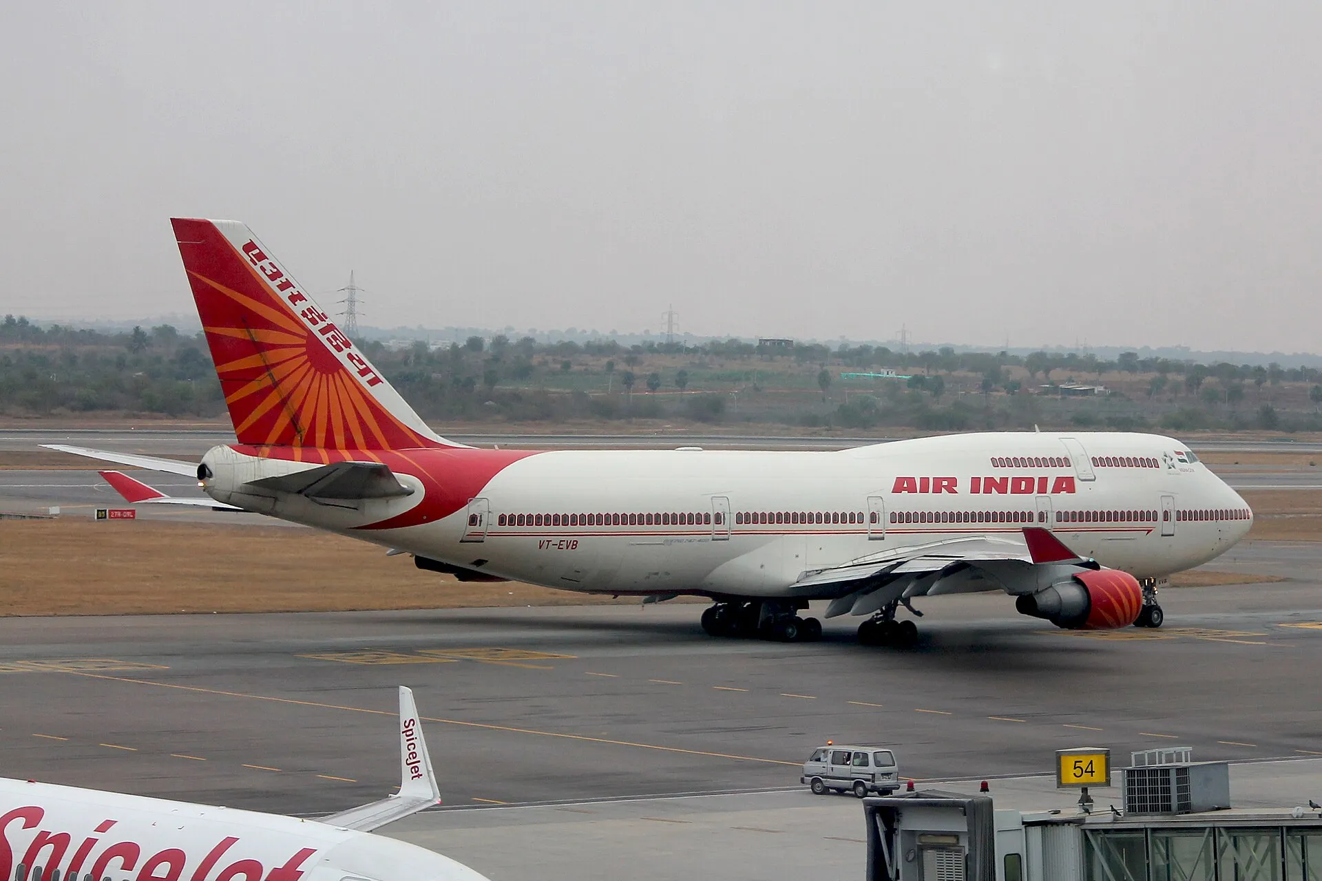Air India Express объяснила видео со стоящими пассажирами в движущемся самолёте