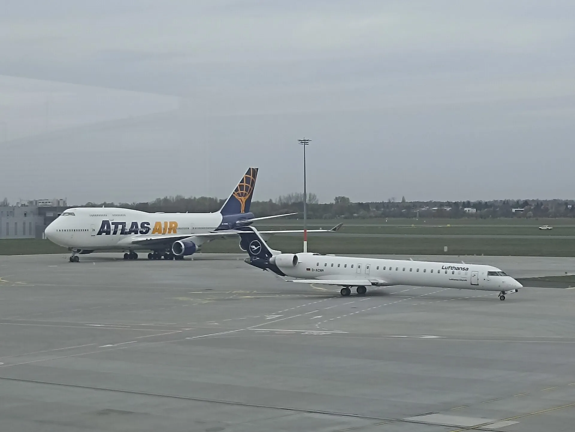 Lufthansa извинилась за резкий ответ пассажиру в соцсети