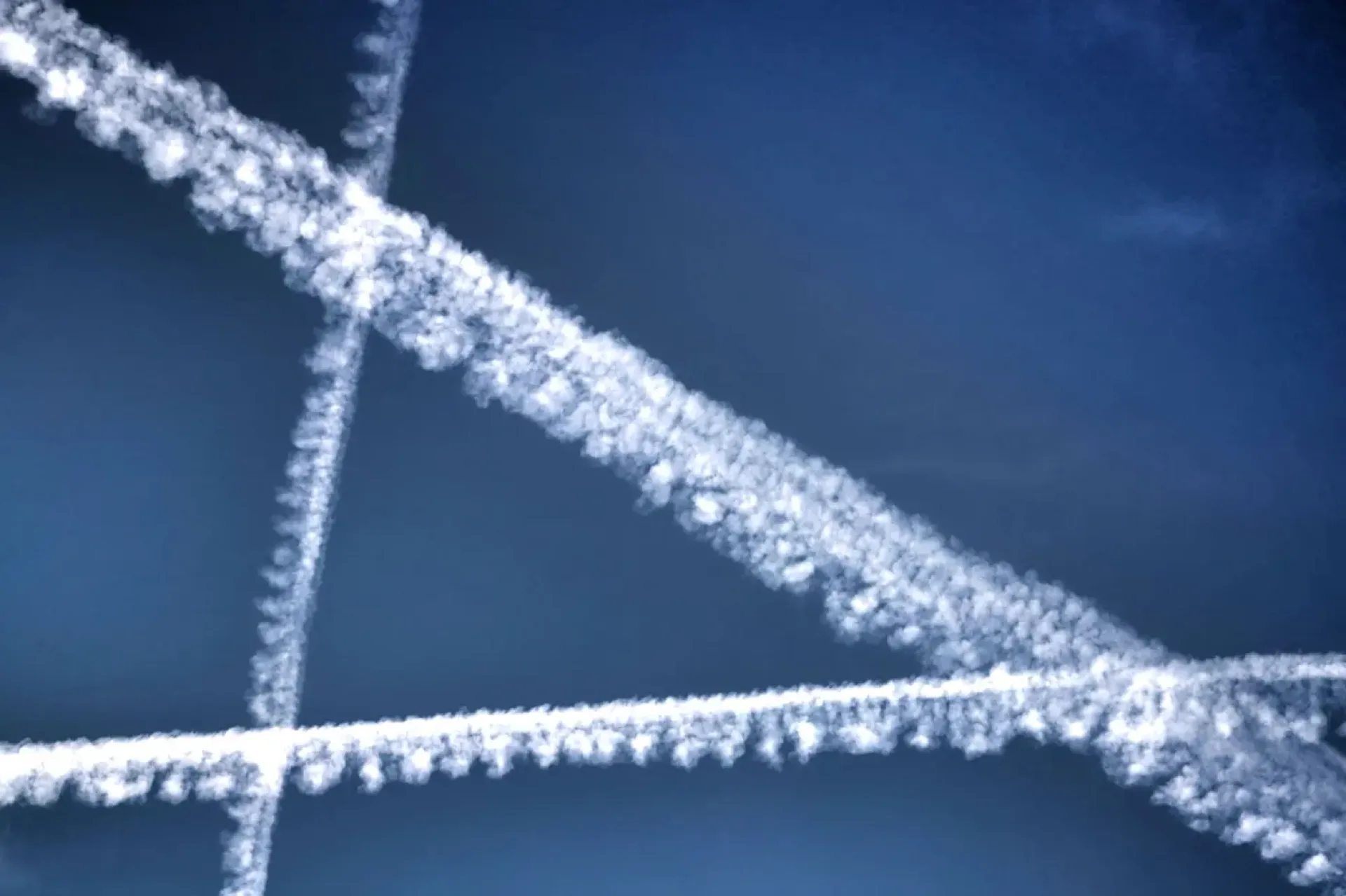 how do planes avoid each other