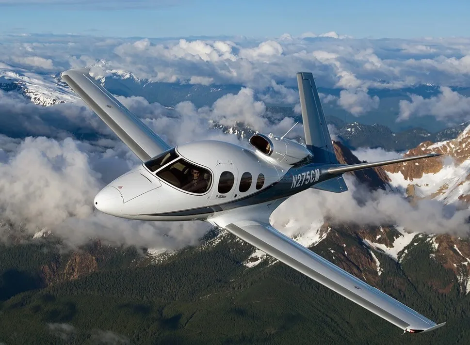 Cirrus Vision Jet SF50 G2+ в полёте