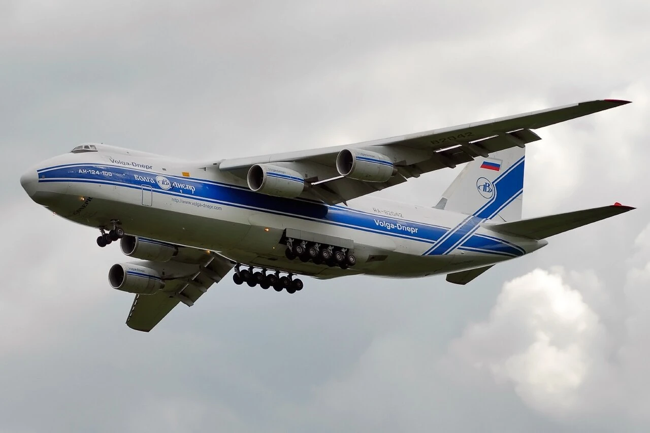 Ан-124 «Руслан» · самолёт семейства