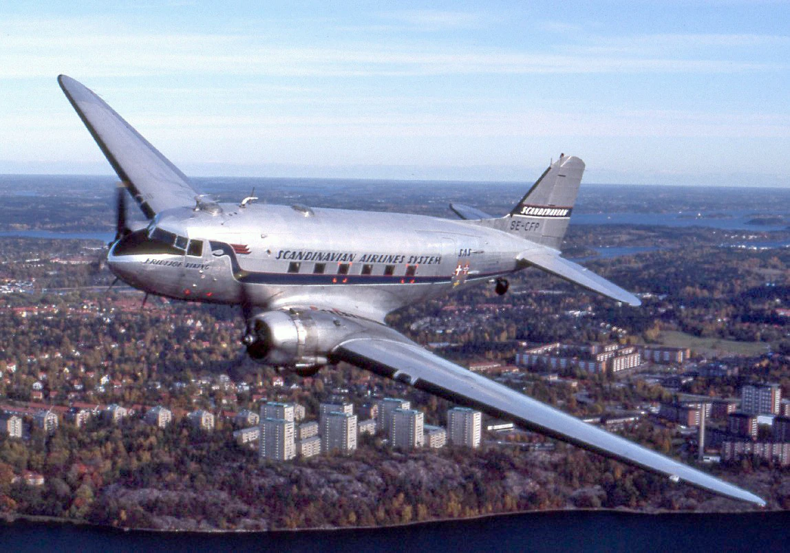 Douglas DC-3 · самолёт семейства