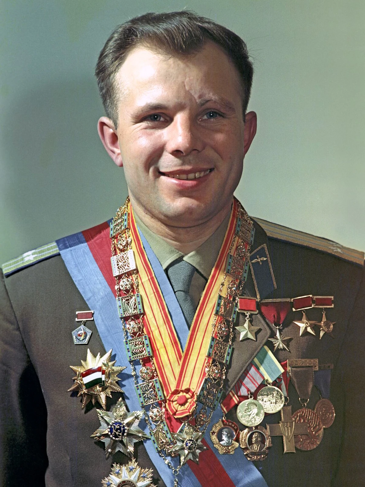 Юрий Гагарин · портрет