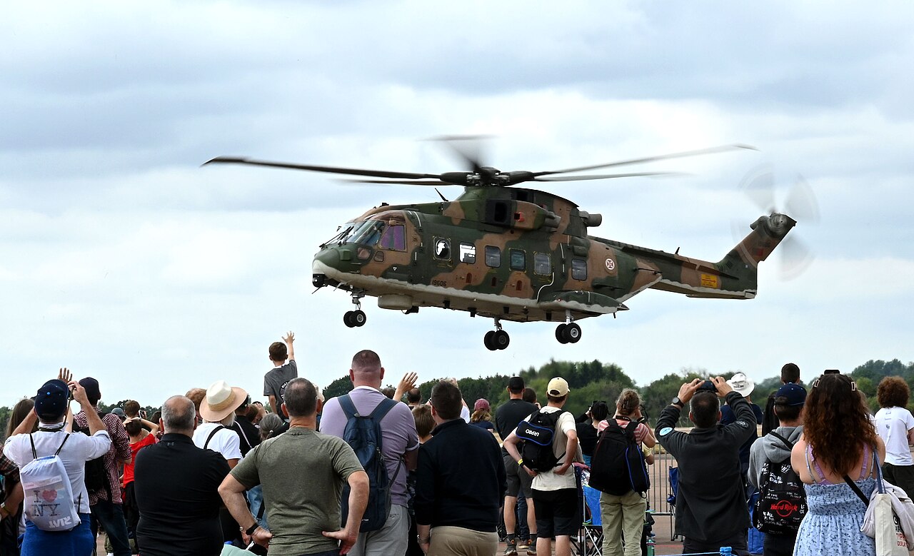 Leonardo AW101 ВВС Португалии в полёте