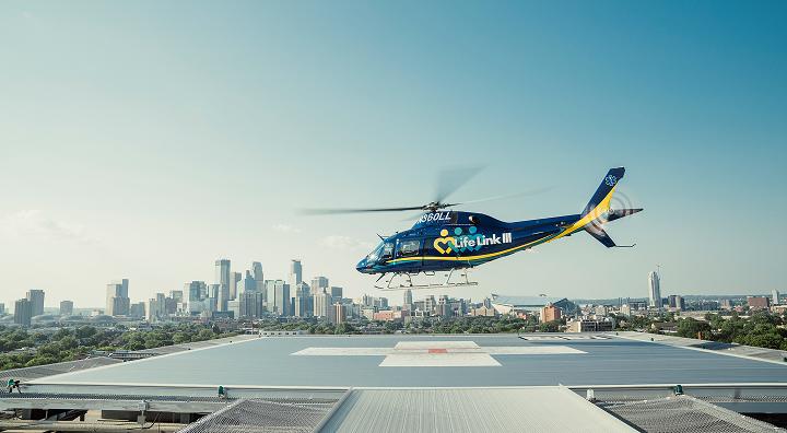 Leonardo AW119Kx над вертолётной площадкой