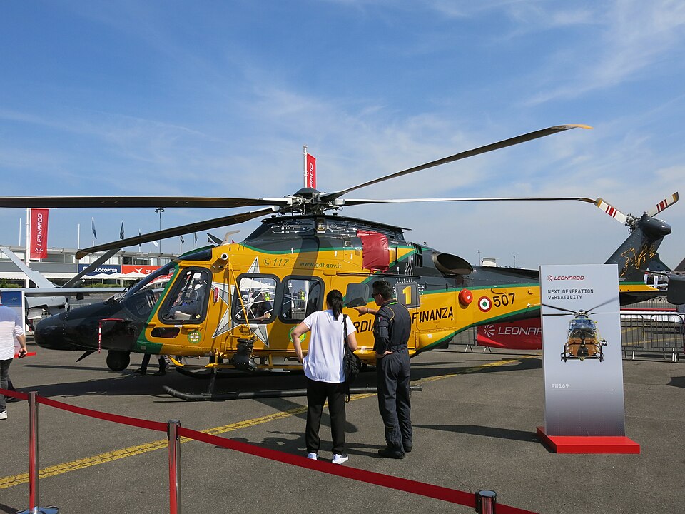 Leonardo AW169 на авиасалоне в Ле-Бурже