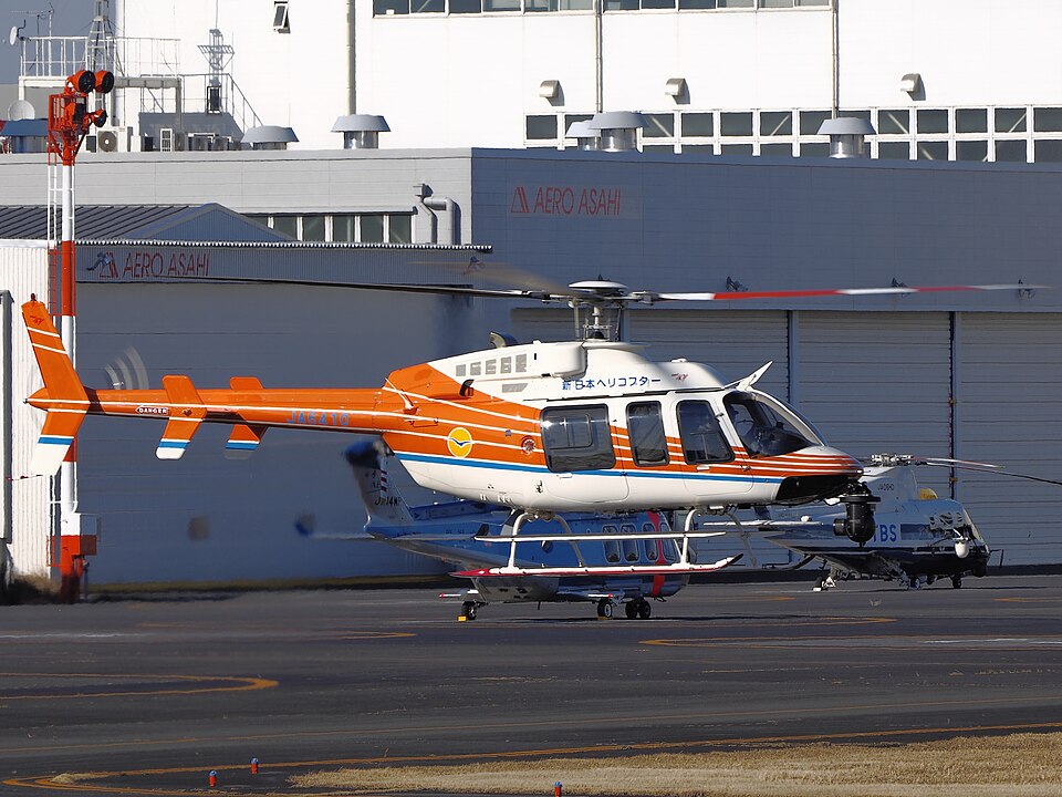 Bell 407 на токийском вертодроме