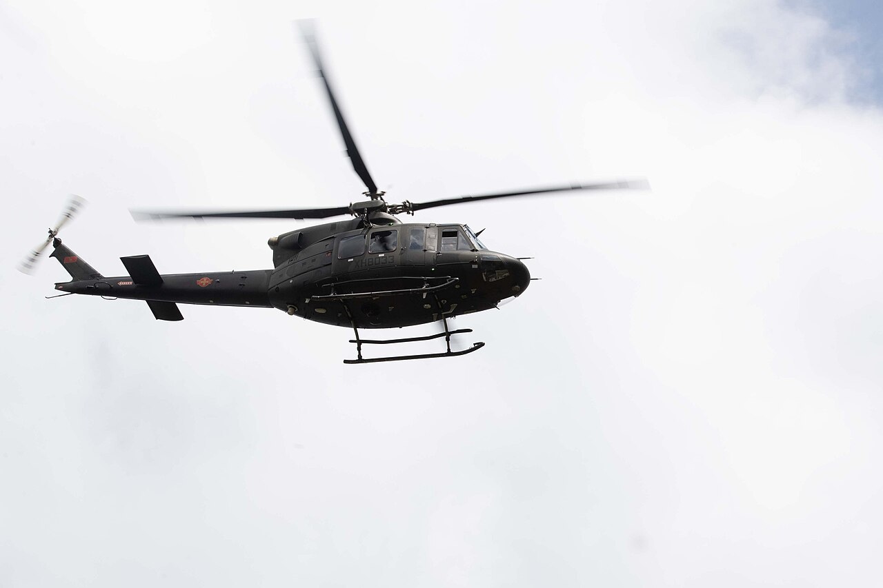 Bell 412 в полёте
