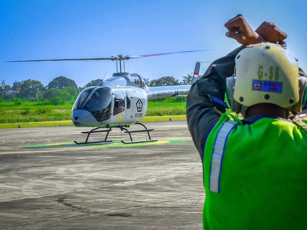 Bell 505 ВМС Индонезии на аэродроме