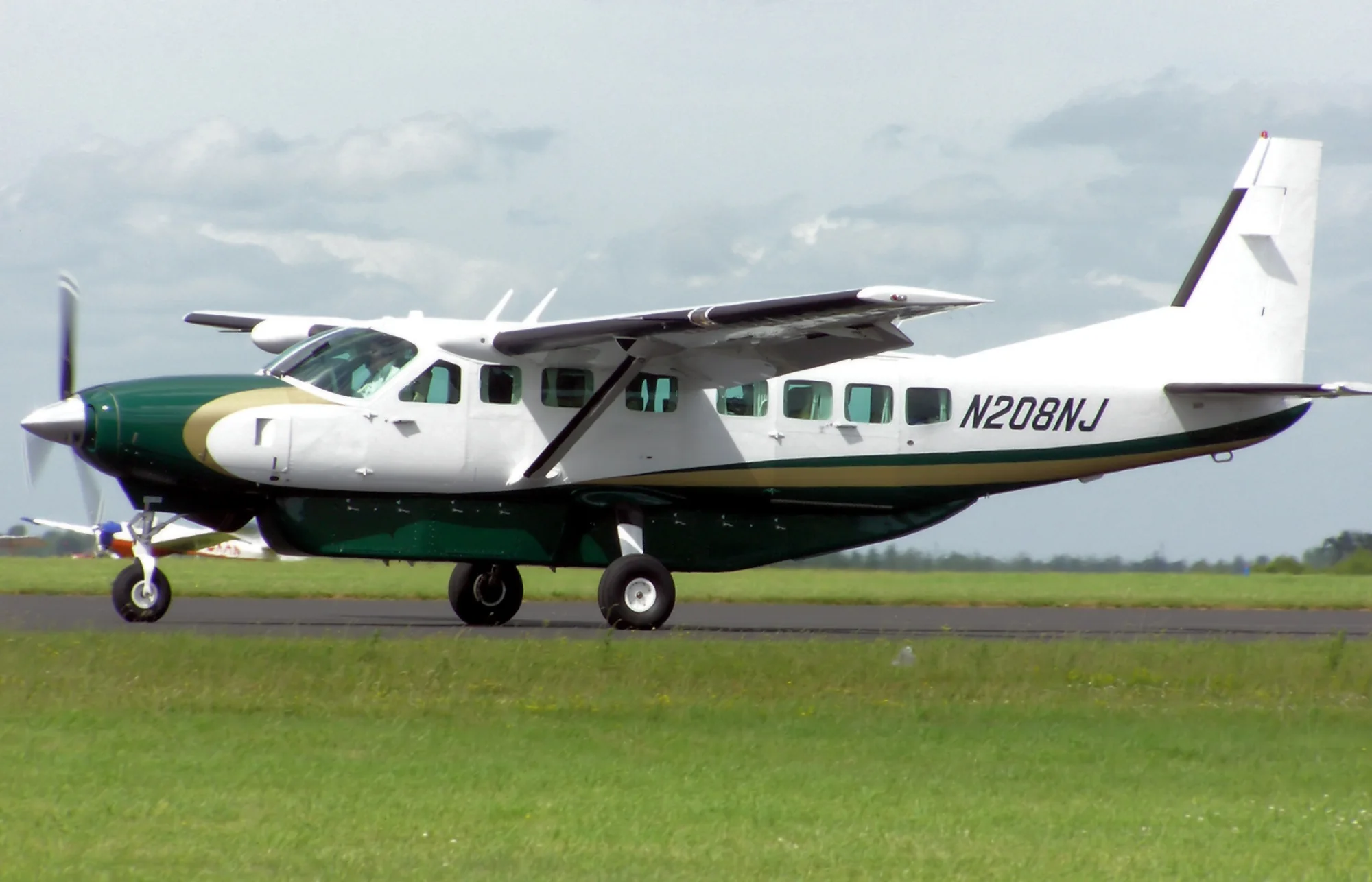 Automated Cessna Caravan demonstrates flights at Albuquerque Airport