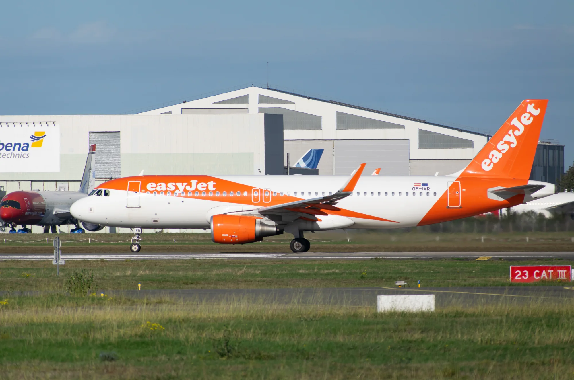 easyJet plans Starlink installation on its A320-family fleet from 2027