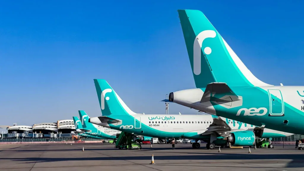 Зарплата бортпроводников Flynas в 2026 году: диапазоны и базы