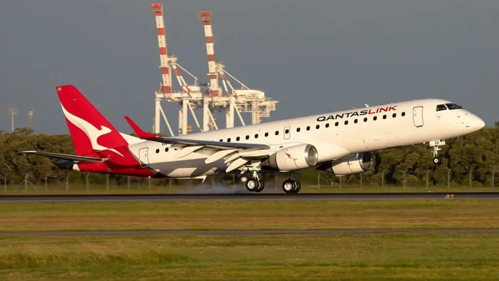 Суд разрешил уточнить иск о падении на трапе рейса QantasLink