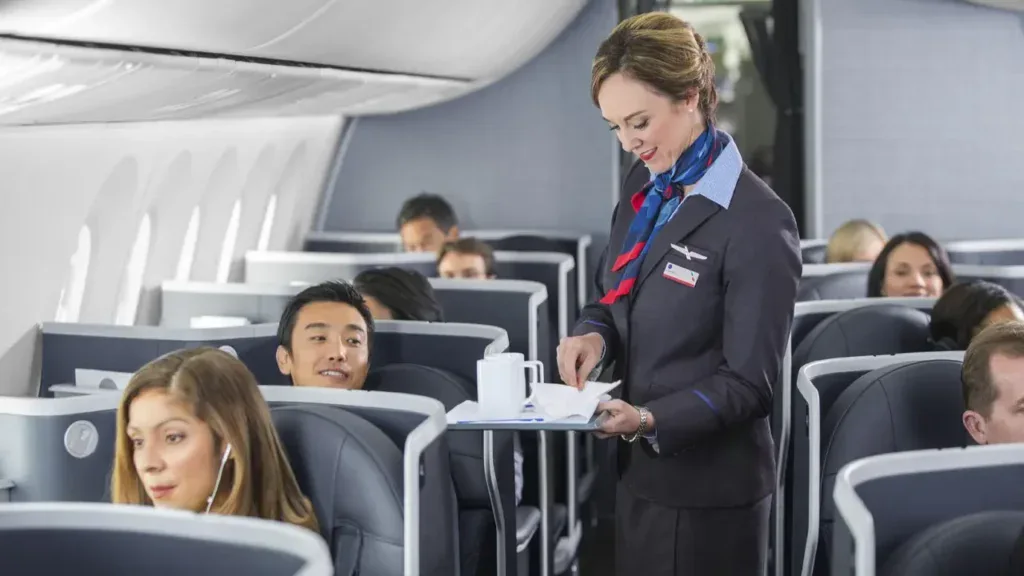 Зарплата бортпроводников American Airlines с октября 2026 года