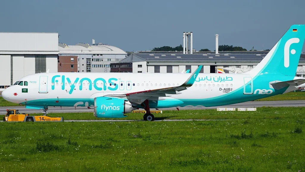 Зарплата бортпроводников Flynas в 2026 году: диапазоны и базы