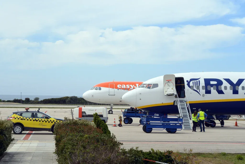 Зарплата главы easyJet Кентона Джарвиса в 2026 году: оклад и акции