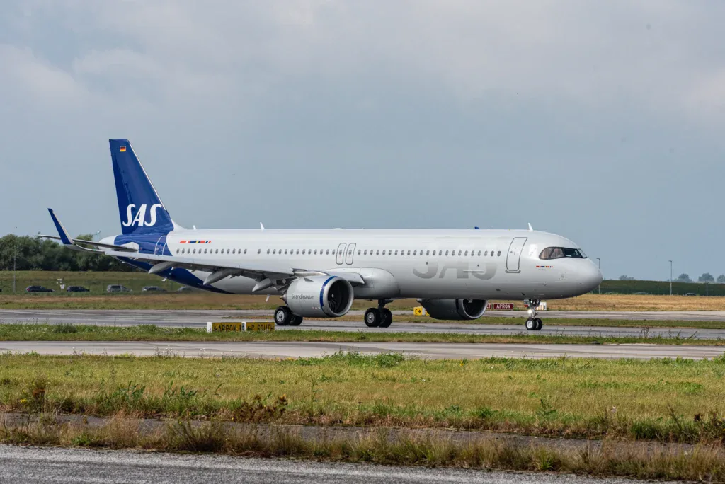 Зарплата пилотов SAS в 2026 году: оклад, доля занятости и обучение