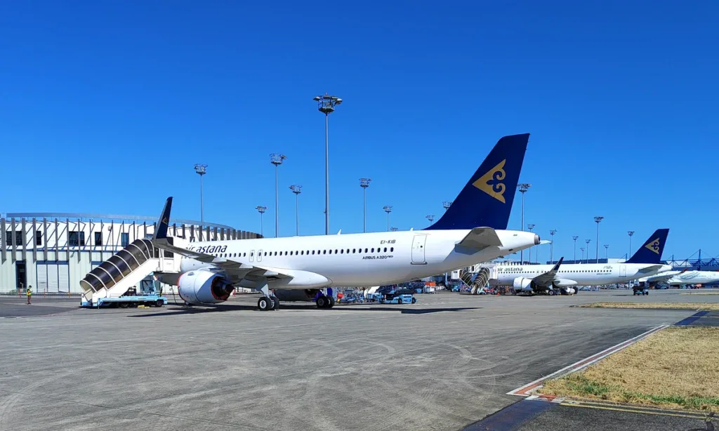 Зарплата бортпроводников Air Astana в 2026 году: оценки и требования