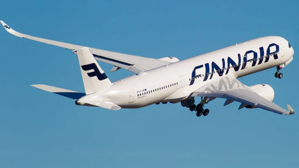 Зарплата бортпроводников Finnair в 2026 году: оклад, надбавки и обучение