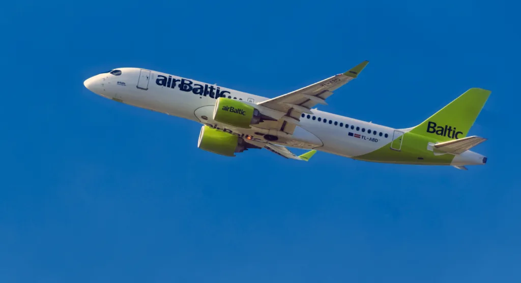 airBaltic обсуждает сокращение до 700 рабочих мест