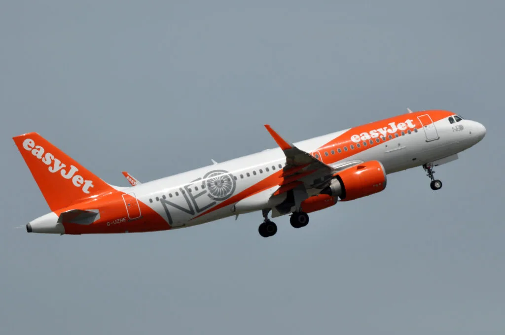 Зарплата главы easyJet Кентона Джарвиса в 2026 году: оклад и акции