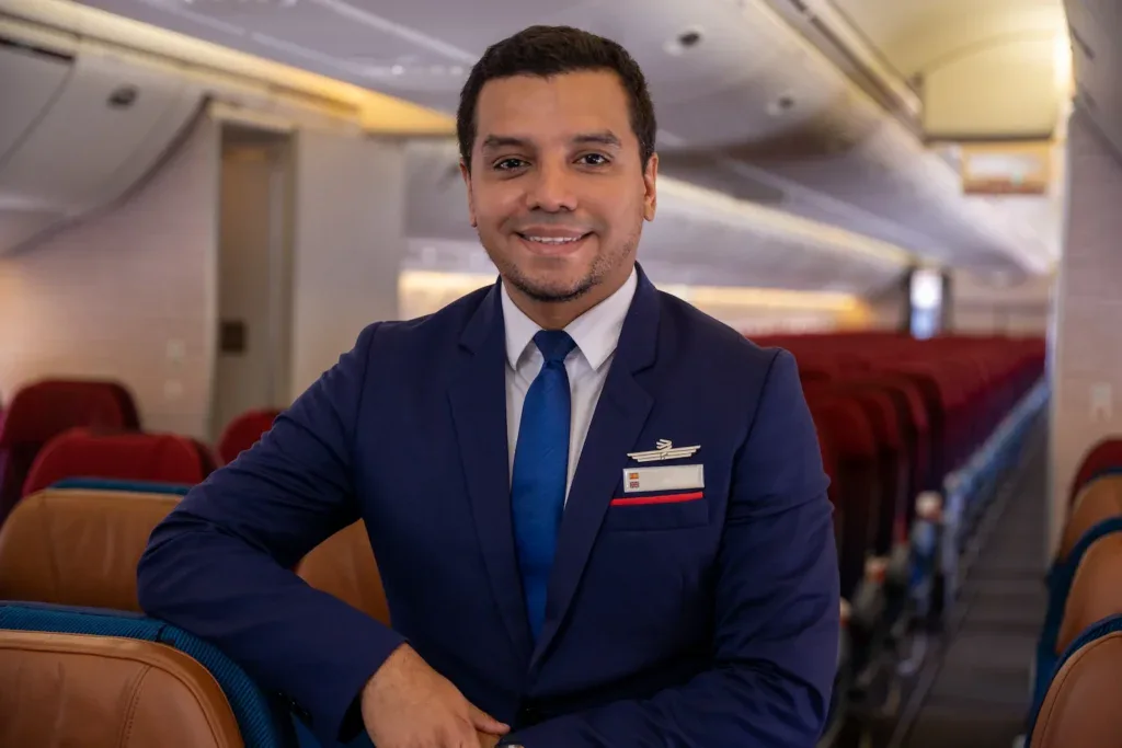 Зарплаты бортпроводников LATAM в 2026 году: почему важна страна базы
