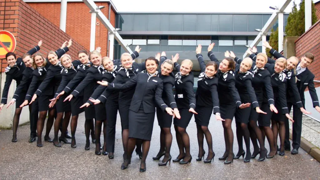 Зарплата бортпроводников Finnair в 2026 году: оклад, надбавки и обучение