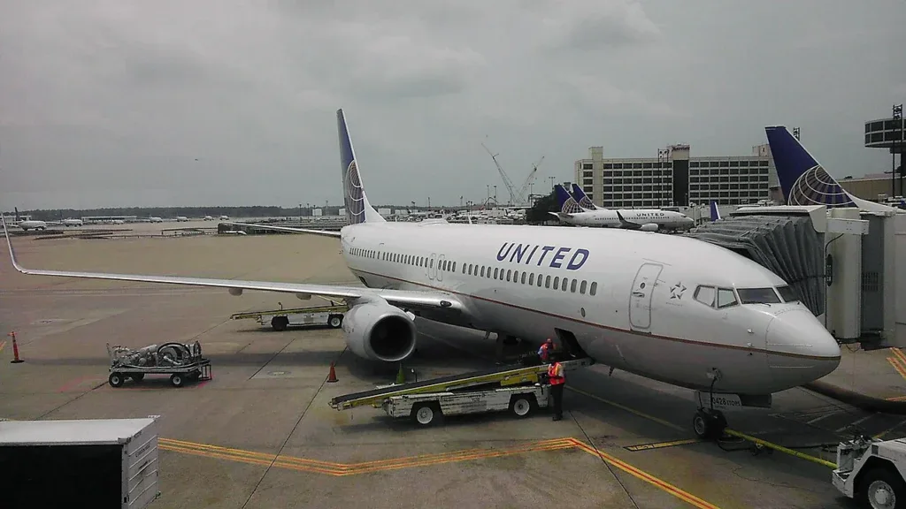 United вводит базовые тарифы в первом и коротком международном бизнес-классе