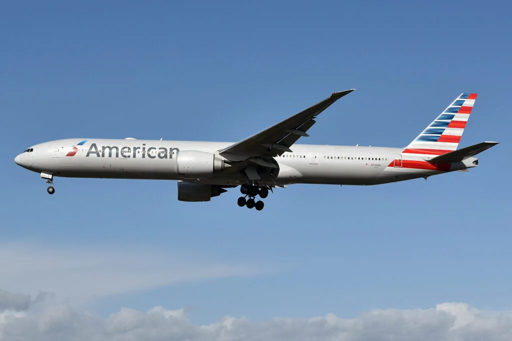 Суд разрешил продолжить иск пассажирки к American Airlines