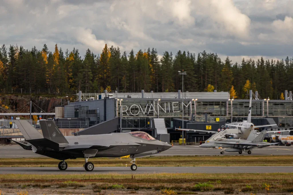 Первые два F-35A прибыли на постоянную базу в Финляндии