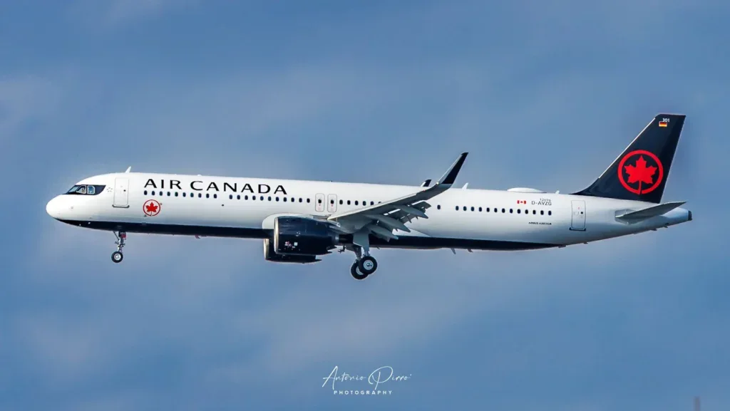 Командир Air Canada завершил карьеру рейсом вместе с сыновьями