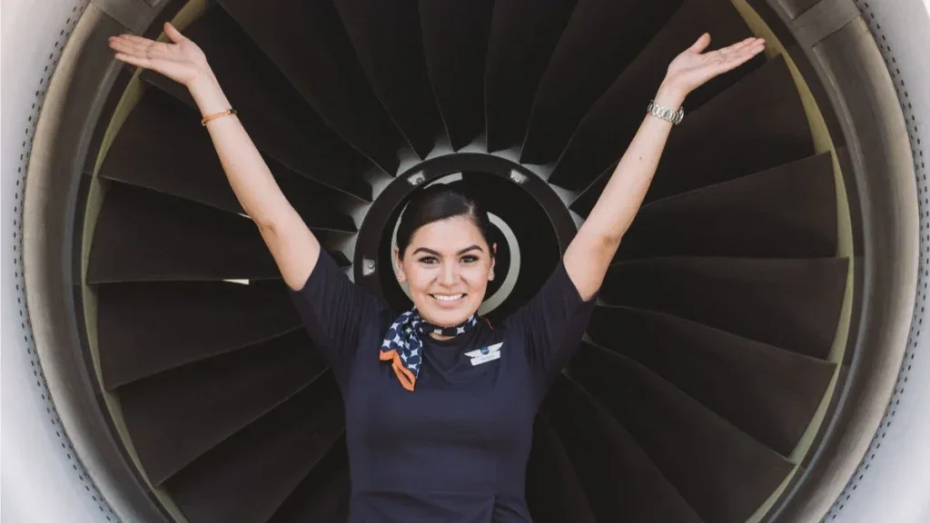 Зарплата бортпроводников JetBlue в 2026 году: ставки, доход и требования
