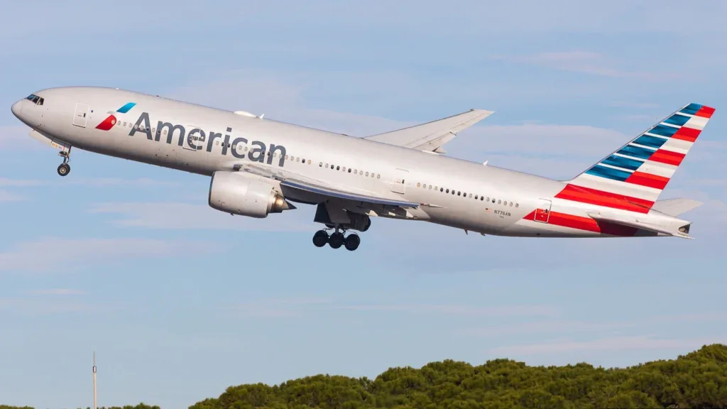 Зарплата авиамехаников и инженеров American Airlines в 2026 году