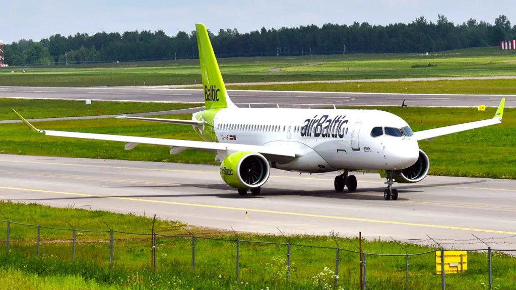 Зарплата бортпроводников airBaltic в 2026 году: обучение и состав выплат