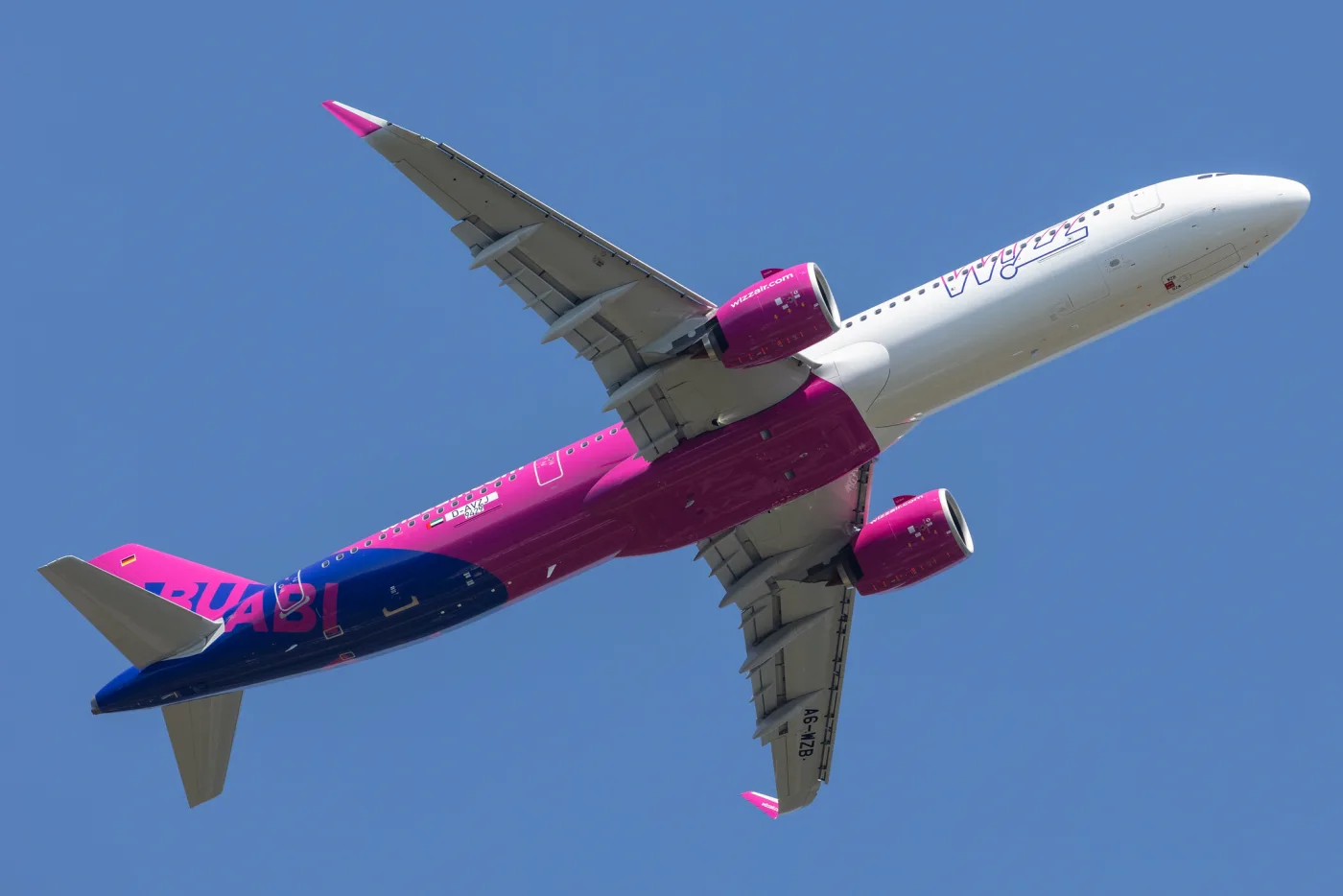Wizz Air отложила возвращение рейсов в Абу-Даби до января