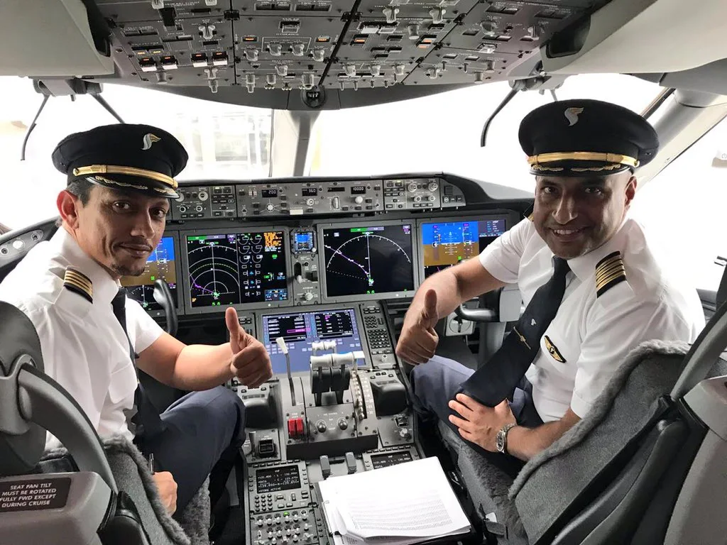 Зарплата пилотов Oman Air в 2026 году: доход, льготы и требования