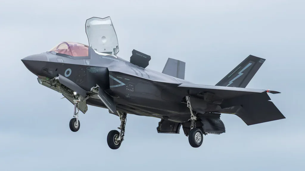 Первые два F-35A прибыли на постоянную базу в Финляндии