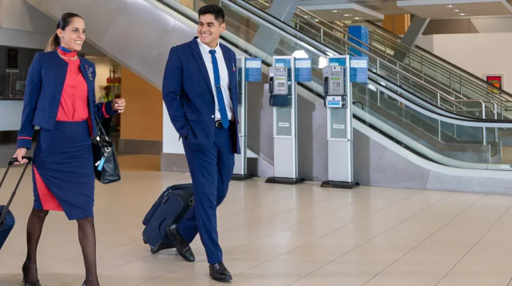 Зарплаты бортпроводников LATAM в 2026 году: почему важна страна базы