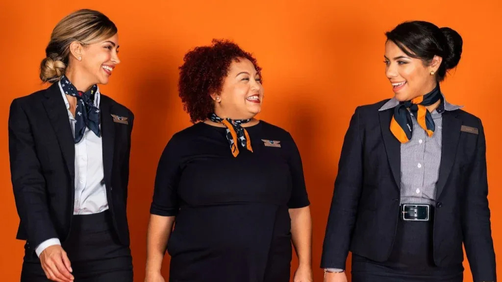 Зарплата бортпроводников JetBlue в 2026 году: ставки, доход и требования
