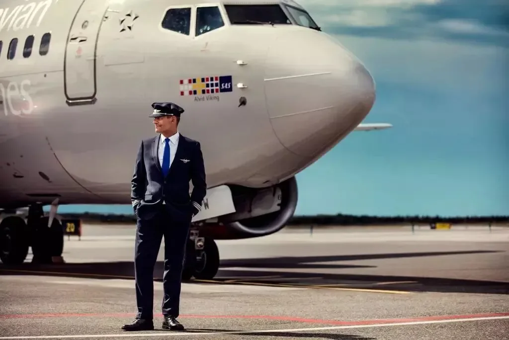 Зарплата пилотов SAS в 2026 году: оклад, доля занятости и обучение