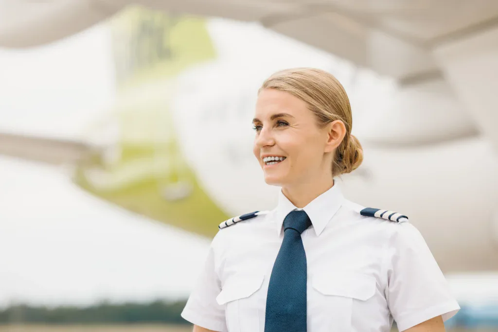 Зарплата пилотов airBaltic в 2026 году: оклад, графики и Airbus A220