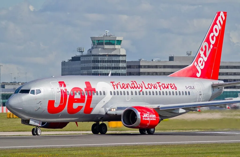 Зарплата бортпроводников Jet2 в 2026 году: сезон и доплаты