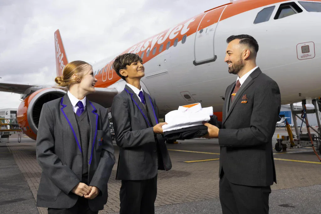 Зарплата бортпроводников easyJet в 2026 году: оклад, рейсы и комиссия
