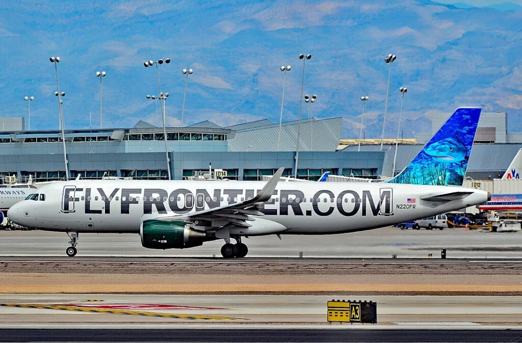 Полиция вывела пассажира с рейса Frontier в Атланте