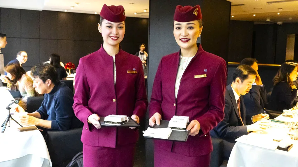 Зарплата бортпроводников Qatar Airways в 2026 году: выплаты и жизнь в Дохе